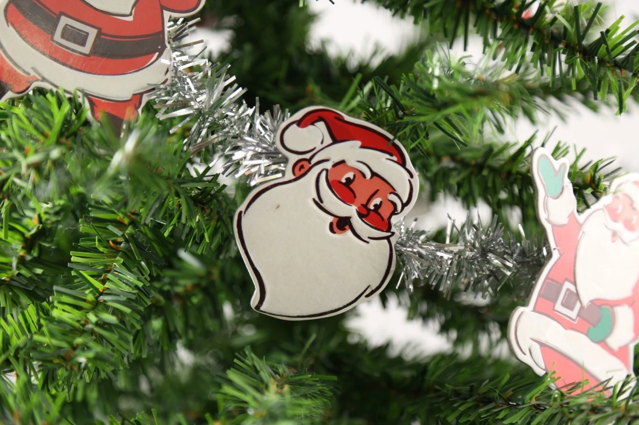 8 Foot Paper Santa Garland 5 8 Foot Paper Santa Garland - Image 3